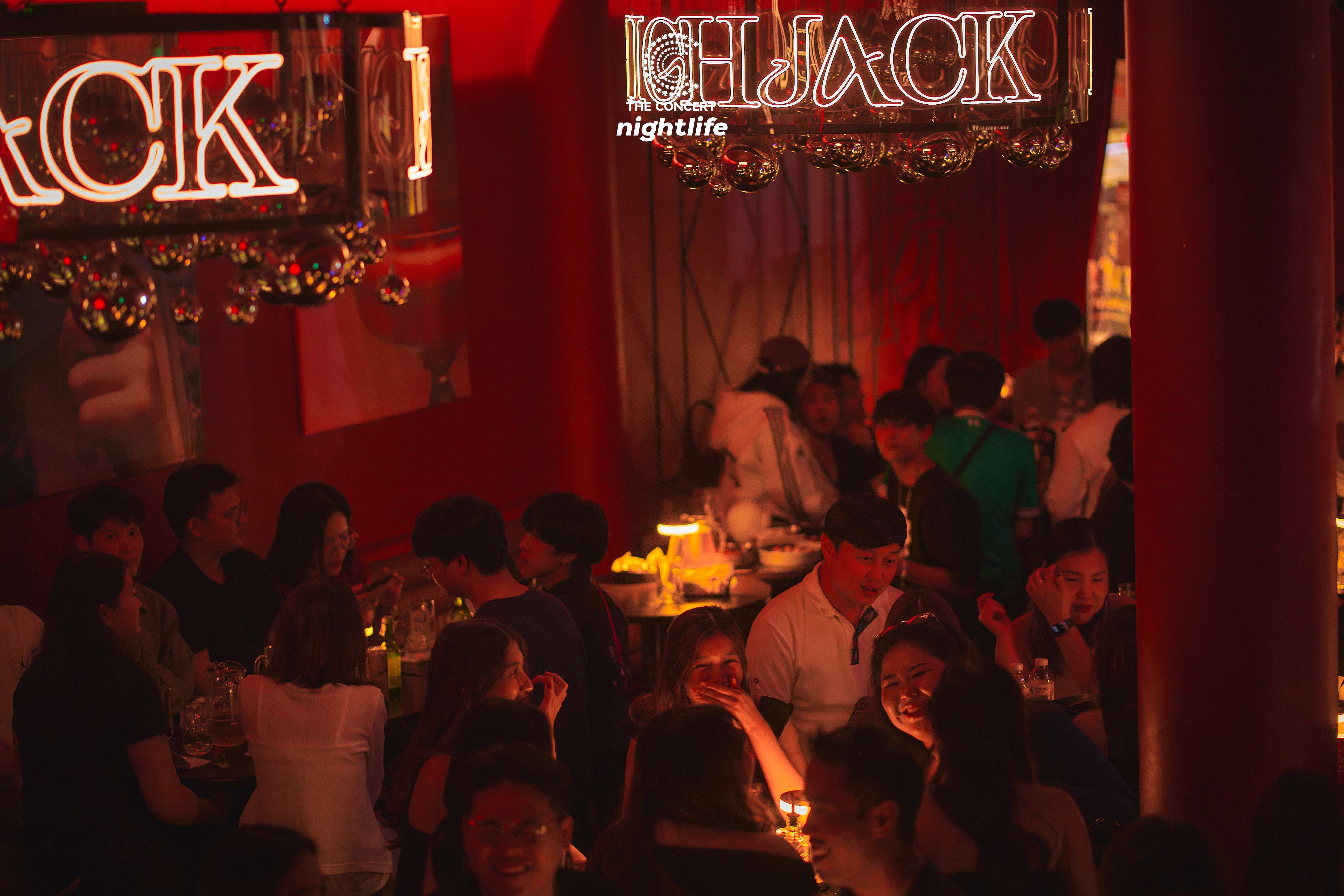 HIGHJACK BKK | บาร์เปิดใหม่สีแดงจัดจ้านย่านห้าแยกลาดพร้าว ไวป์ดี เพลง ...